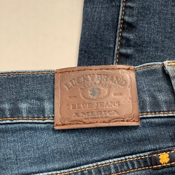 Lucky Brand Brooklyn Straight Jeans - Picture 7 of 8